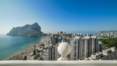 Duplex penthouse on the first line of La Fossa beach, 15th and 16th floors. Close to supermarkets and the urban bus stop. It has 150 square meters built, distributed in three bedrooms, three bathrooms, kitchen and living room with a 63-square-meter terrace with 360-degree views of all of Calpe. The apartment is located in a building with a community pool with direct access to the seaside promenade, social club and green areas where you can sunbathe or simply relax. photo 6