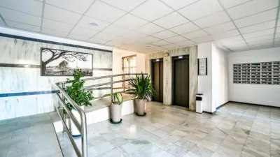 Duplex penthouse on the first line of La Fossa beach, 15th and 16th floors. Close to supermarkets and the urban bus stop. It has 150 square meters built, distributed in three bedrooms, three bathrooms, kitchen and living room with a 63-square-meter terrace with 360-degree views of all of Calpe. The apartment is located in a building with a community pool with direct access to the seaside promenade, social club and green areas where you can sunbathe or simply relax. photo 34