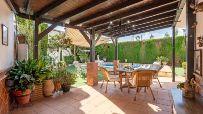 Chalet en venta en Calle Juan Loxa, Jun de 370.000 €