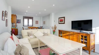 Chalet en venta en Calle Juan Loxa, Jun de 370.000 €