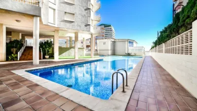Duplex penthouse on the first line of La Fossa beach, 15th and 16th floors. Close to supermarkets and the urban bus stop. It has 150 square meters built, distributed in three bedrooms, three bathrooms, kitchen and living room with a 63-square-meter terrace with 360-degree views of all of Calpe. The apartment is located in a building with a community pool with direct access to the seaside promenade, social club and green areas where you can sunbathe or simply relax. photo 30