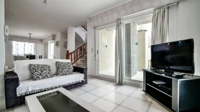 Duplex penthouse on the first line of La Fossa beach, 15th and 16th floors. Close to supermarkets and the urban bus stop. It has 150 square meters built, distributed in three bedrooms, three bathrooms, kitchen and living room with a 63-square-meter terrace with 360-degree views of all of Calpe. The apartment is located in a building with a community pool with direct access to the seaside promenade, social club and green areas where you can sunbathe or simply relax. photo 9
