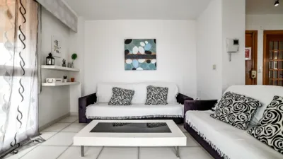 Duplex penthouse on the first line of La Fossa beach, 15th and 16th floors. Close to supermarkets and the urban bus stop. It has 150 square meters built, distributed in three bedrooms, three bathrooms, kitchen and living room with a 63-square-meter terrace with 360-degree views of all of Calpe. The apartment is located in a building with a community pool with direct access to the seaside promenade, social club and green areas where you can sunbathe or simply relax. photo 10