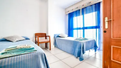 Duplex penthouse on the first line of La Fossa beach, 15th and 16th floors. Close to supermarkets and the urban bus stop. It has 150 square meters built, distributed in three bedrooms, three bathrooms, kitchen and living room with a 63-square-meter terrace with 360-degree views of all of Calpe. The apartment is located in a building with a community pool with direct access to the seaside promenade, social club and green areas where you can sunbathe or simply relax. photo 19