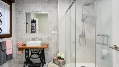 Chalet en venta en Calle Juan Loxa, Jun de 370.000 €