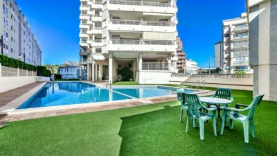 Duplex penthouse on the first line of La Fossa beach, 15th and 16th floors. Close to supermarkets and the urban bus stop. It has 150 square meters built, distributed in three bedrooms, three bathrooms, kitchen and living room with a 63-square-meter terrace with 360-degree views of all of Calpe. The apartment is located in a building with a community pool with direct access to the seaside promenade, social club and green areas where you can sunbathe or simply relax. photo 27