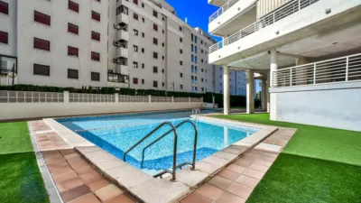 Duplex penthouse on the first line of La Fossa beach, 15th and 16th floors. Close to supermarkets and the urban bus stop. It has 150 square meters built, distributed in three bedrooms, three bathrooms, kitchen and living room with a 63-square-meter terrace with 360-degree views of all of Calpe. The apartment is located in a building with a community pool with direct access to the seaside promenade, social club and green areas where you can sunbathe or simply relax. photo 29