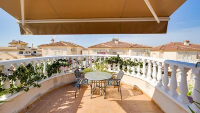 Casa – Torrevieja, Urbanización El Chaparral - Més