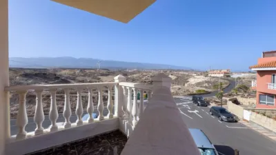 Terraced house on Calle Caleta La photo 42