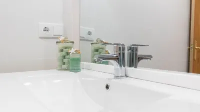 Habitación en alquiler en Carrer Devesa, Altozano (Distrito Campoamor-Altozano. Alicante - Alacant) de 410 €<span>/mes</span>