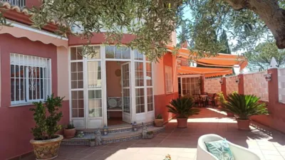 Chalet on Calle José Corbin Carbó photo 2