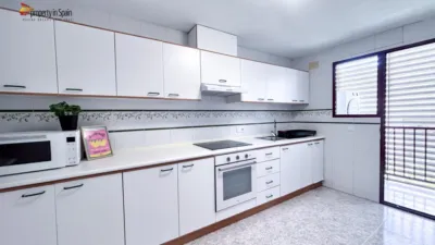 Habitación en alquiler en Carrer Devesa, Altozano (Distrito Campoamor-Altozano. Alicante - Alacant) de 410 €<span>/mes</span>