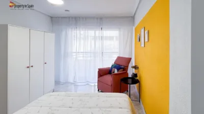 Habitación en alquiler en Carrer Devesa, Altozano (Distrito Campoamor-Altozano. Alicante - Alacant) de 410 €<span>/mes</span>