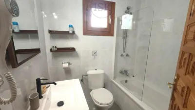 Apartment on Avenida de Juan Sebastián Elcano, 72 photo 13