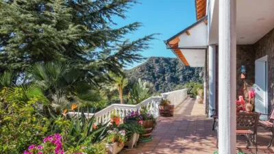 Chalet on Carrer Cal Tarda photo 8