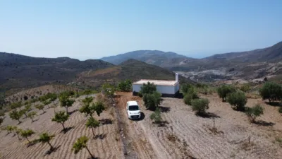 Rustic farm on Colladillo Street photo 3