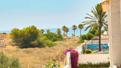 Casa adosada en venta en Calle de los Jazmines - Vista 2