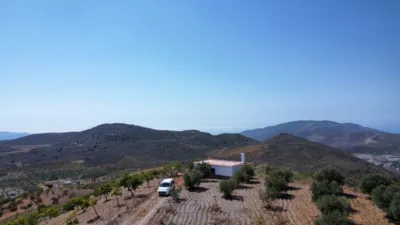 Rustic farm on Colladillo Street photo 2
