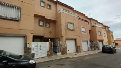 Terraced house on Suiza Street photo 6