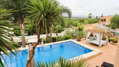 Chalet on Carrer Pinos photo 2