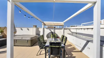 Apartment on Calle Esperanza Macarena photo 21