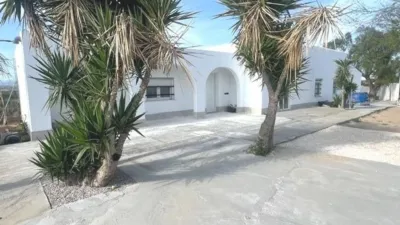 Chalet on Calle Partida Marina photo 4