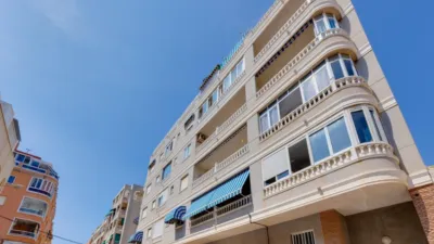 Pis – Torrevieja, Urbanización Calas Blancas - Vista 2