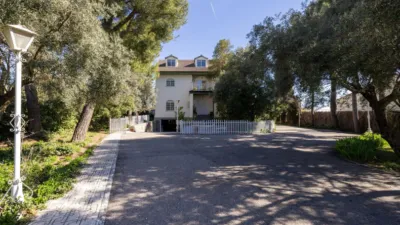 Chalet on Calle 163 Avenida de los Alamos photo 2