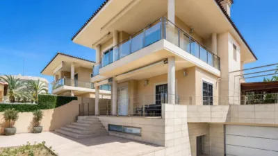 Chalet on Carrer Manacor photo 2