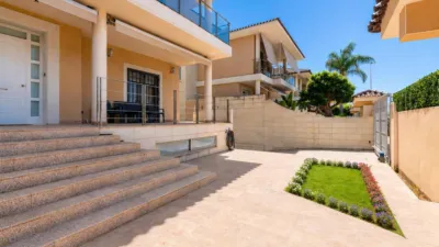 Chalet on Carrer Manacor photo 3