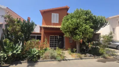 Casa en venta en Avenida Primero de Mayo, 26, Parque Holandés (La Oliva) de 298.900 €