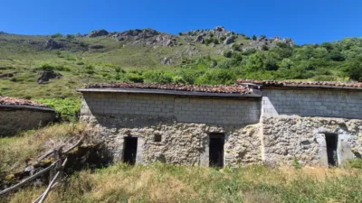 Finca rústica en venta en Calle Cuevas, El Pino (Moreda). Municipio de Aller de 19.500 €
