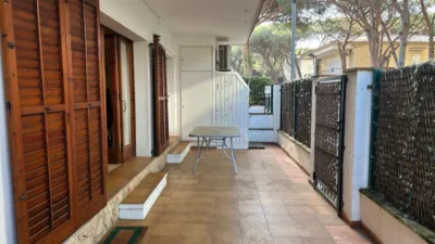 Apartment on Carrer de l'Empordà photo 9