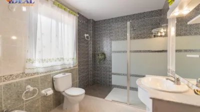Terraced house on Calle Tval Blas de Otero, No. 4 photo 26