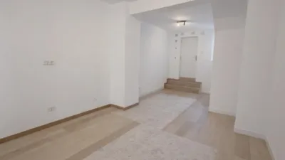 House in the Center photo 2