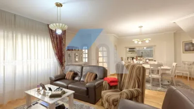 House in the Centre photo 2