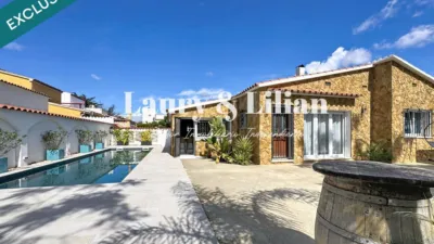 Single-family home in Empuriabrava photo 2