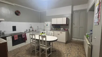 House in the Centre photo 2