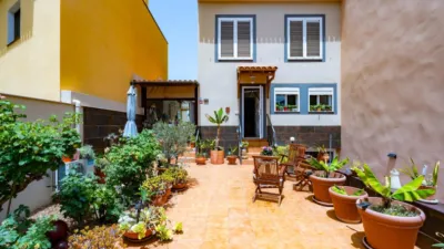 Semi-detached house on Calle Mederos photo 4
