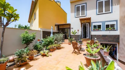 Semi-detached house on Calle Mederos photo 3