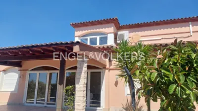 Chalet on Carrer d'en Pere Antoni Torres i Jordi, 5 photo 6