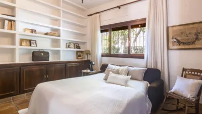 Chalet on Calle de las Cortes Valencianas photo 13