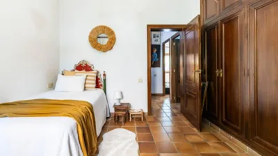 Chalet on Calle de las Cortes Valencianas photo 18