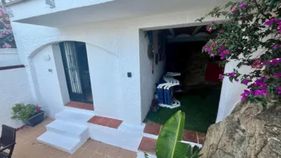 Chalet on Carrer de la Pujada del Puig Rom photo 48