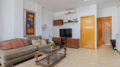 Terraced house on Plaza Clara Campoamor Street photo 52