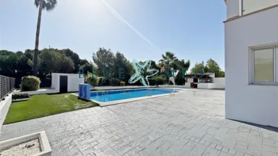 Chalet on Calle Albacete photo 2