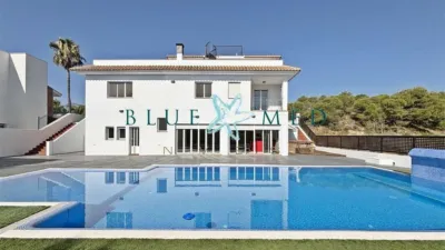 Chalet on Calle Albacete photo 3