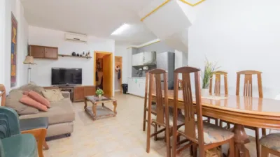 Terraced house on Plaza Clara Campoamor Street photo 48