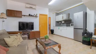 Terraced house on Plaza Clara Campoamor Street photo 50
