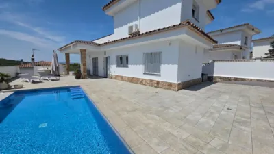 Villa on Carrer de la Vall d'Aran photo 2